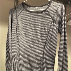 Lululemon long sleeve size 4